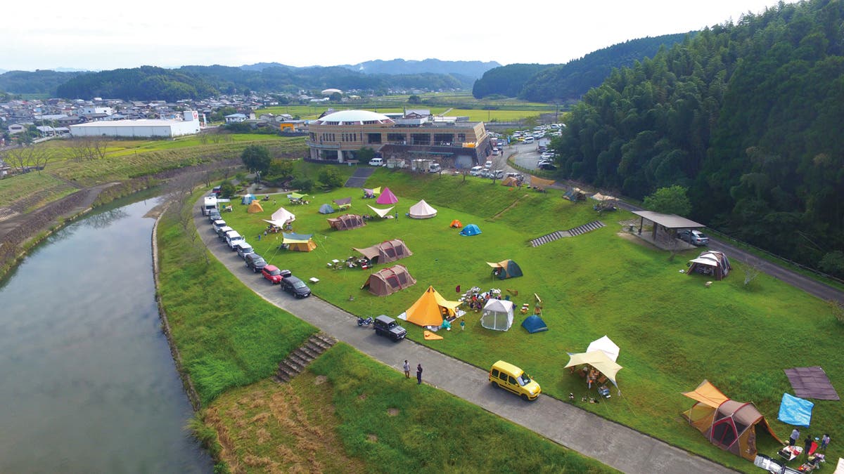 自然豊かな里山に囲まれつつも、アクセス・利便性が抜群のキャンプ場！