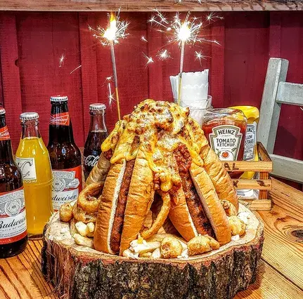 森の中で瓶ビールにホットドッグ！バービードッグス