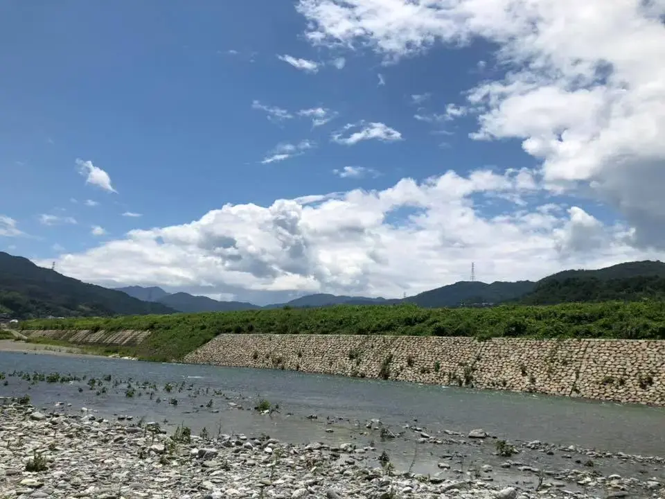 穴吹川しでの家　河川敷の1枚目画像