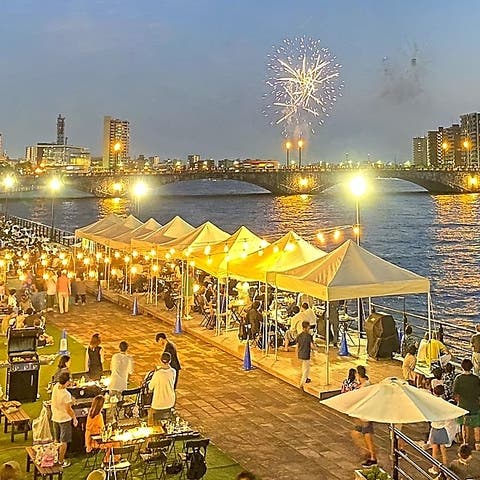 リバーサイドの綺麗な夜景