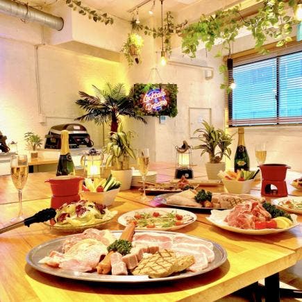 【究極のプレミアムグランピングBBQコース+国産牛】平日3H 週末2.5H飲み放題付き