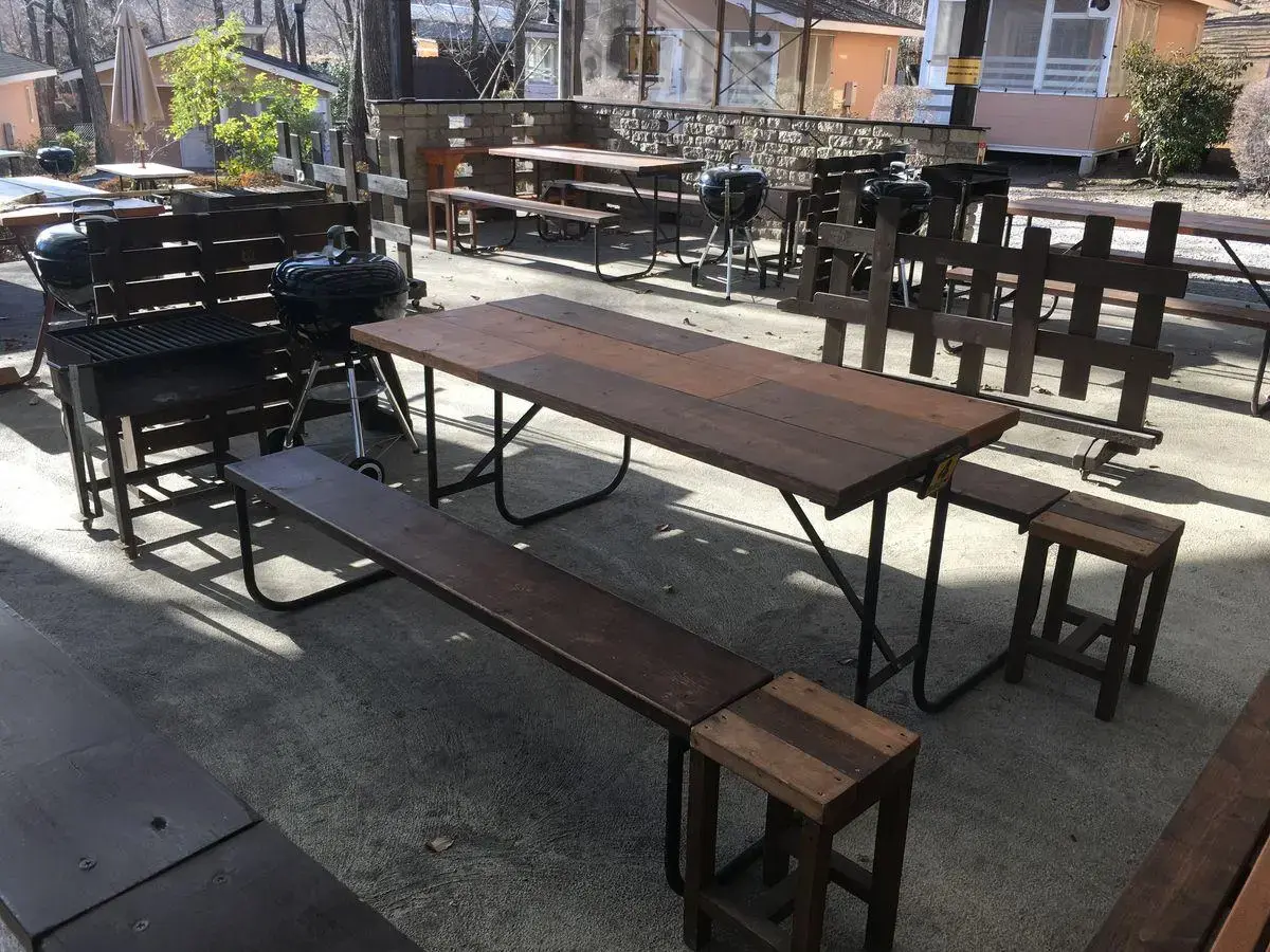 キャンプ・アンド・キャビンズ那須高原 屋根付きBBQ場の2枚目画像