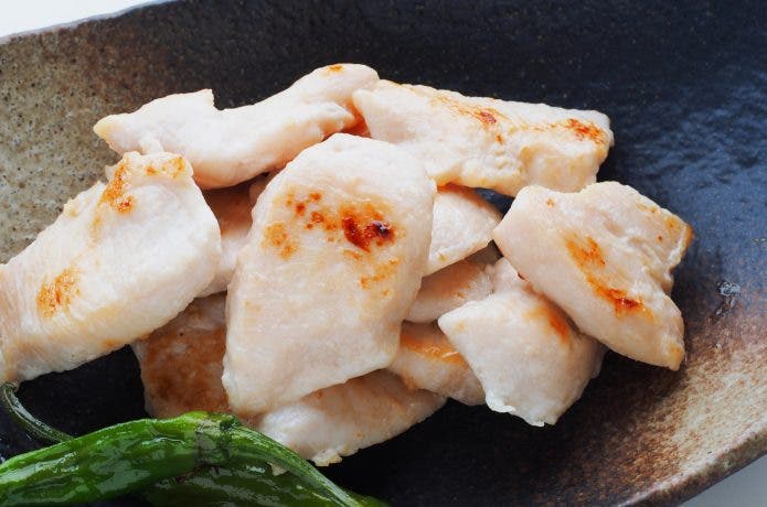 塩麹で焼いた肉