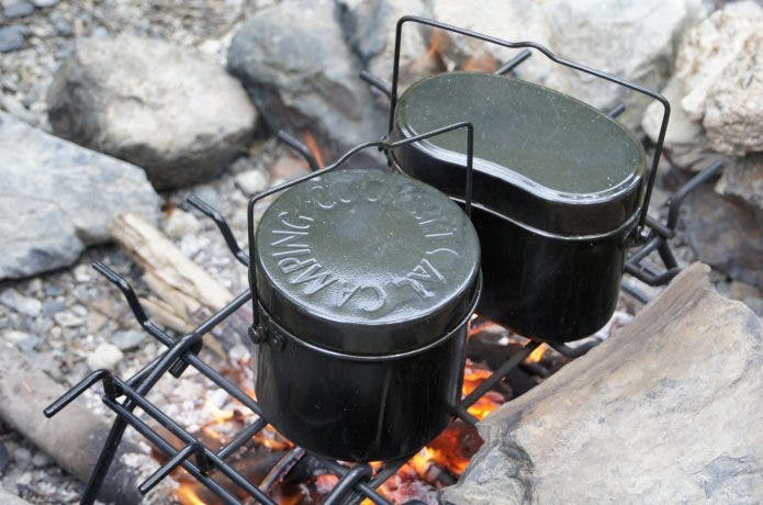 バーベキューの「シメ」に。兵式ハンゴウで簡単炊き込みご飯を楽しもう！