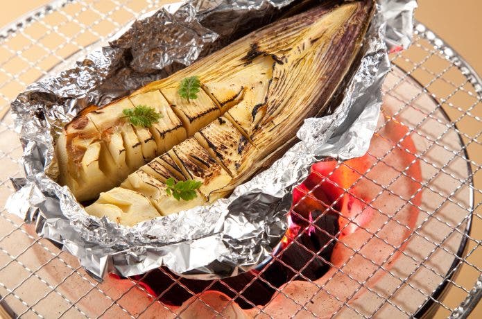 ホイルに包んで焼いたたけのこ