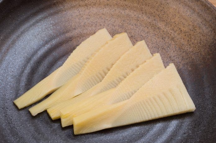 スライスされたたけのこの穂先