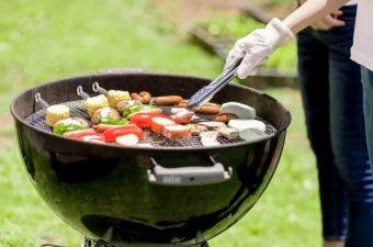 串焼きをグリルで焼く