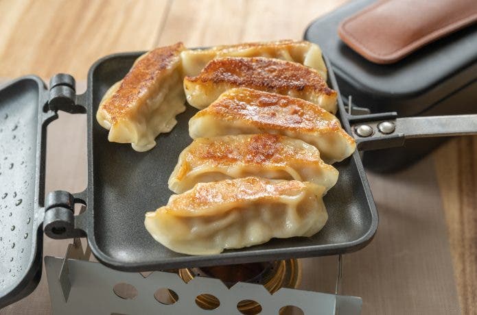 ホットサンドメーカーで焼く餃子