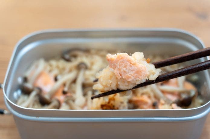 鮭缶で作る炊き込みご飯
