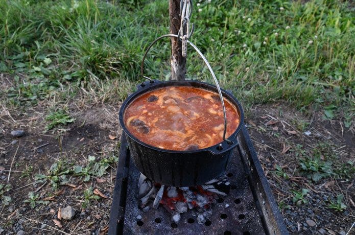 ダッチーオーブンで作るビーフシチュー